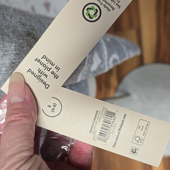 HOST PICK. NWT. Women's No Boundaries Gray& White Women's Sweater. Size Small - Picture 4 of 5